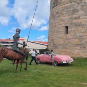 A TOUR POR VARADERO EN AUTO CLÁSICO DESCAPOTABLE