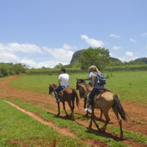 B-TOUR A CABALLO POR EL VALLE DEL SILENCIO