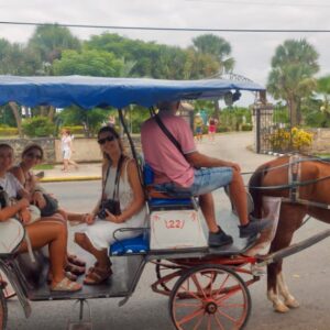 VISITA GUIADA POR VARADERO + PASEO EN COCHE DE CABALLOS