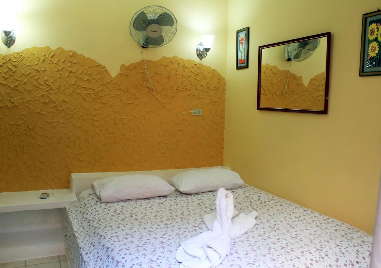 HOSTAL YIXI - Room 3