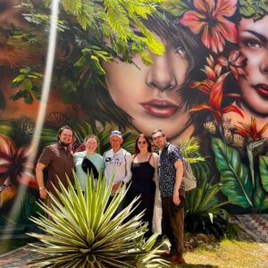 CAMINATA POR VARADERO JUNTO A LOCALES